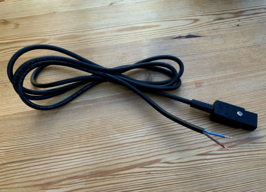 C9 Computer Connector IEC C9 mains connector with 2M lead, RE-WIREABLE, OPEN-ABLE screw fixi ...